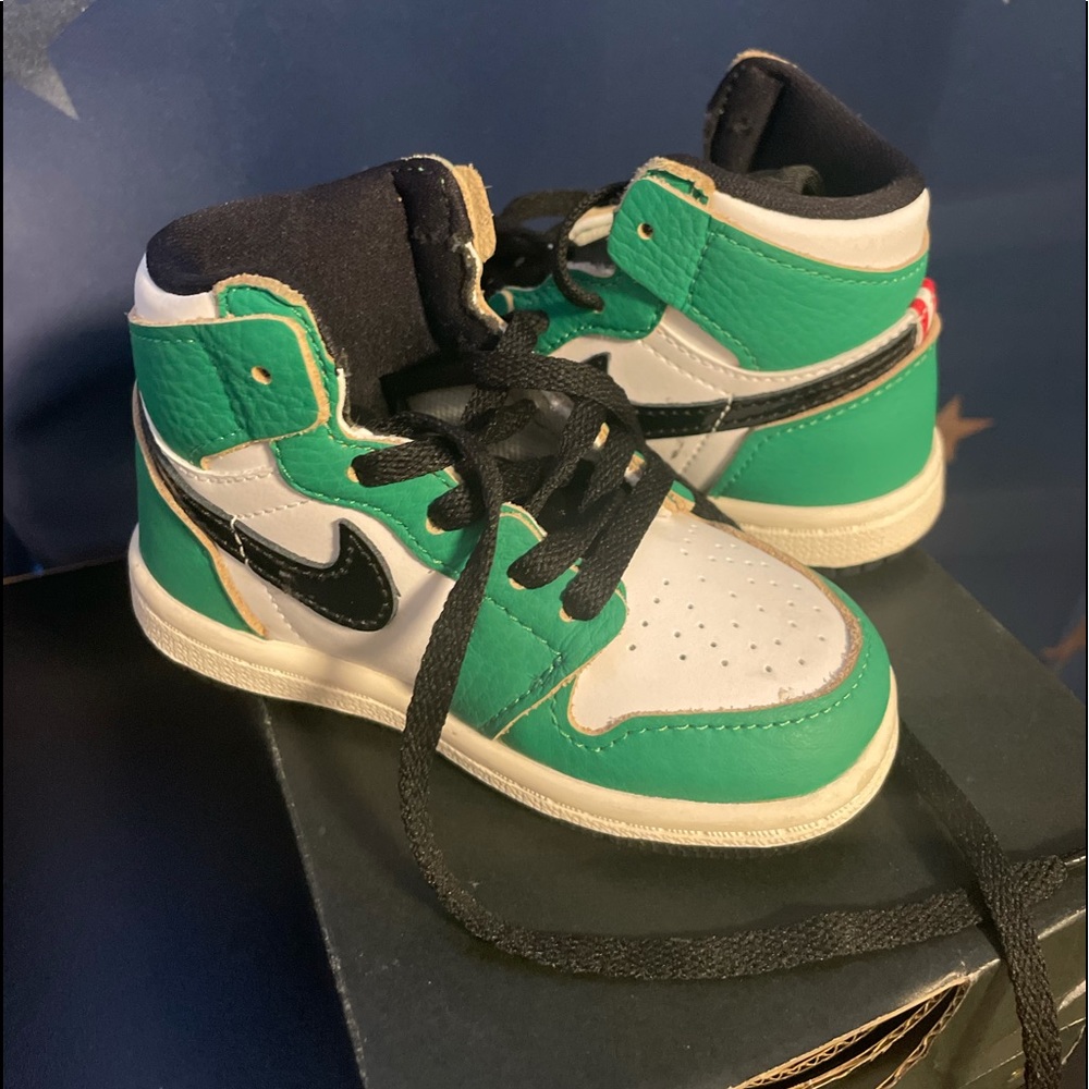 Toddler shoes 6c